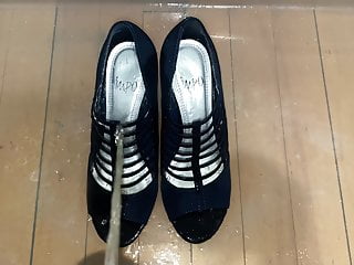 Pissed on (Stephanie&#039;s) High Heels