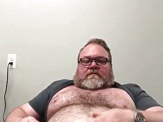 Stocky daddy cum in office