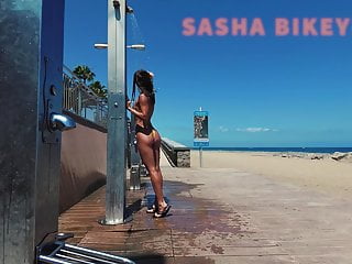 TRAVEL NUDE - Public beach shower. Sasha Bikeyeva.Canaries