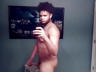 Black dude shows ass 