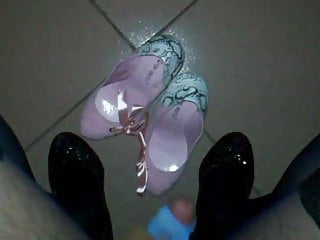 big cum in ex&#039;s pink heels