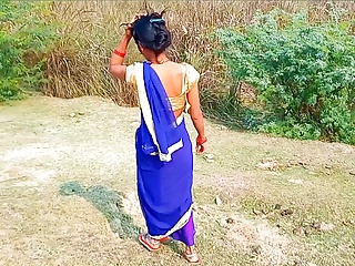 Village Outdoor Sex In Khet &ndash; Natural Big Boobs Show In Hindi