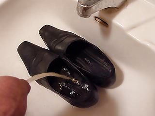 Piss in wifes old work shoes