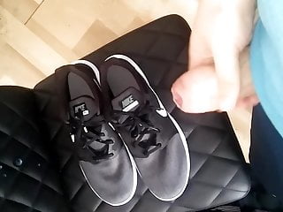 Ich wichse meine Schuhe voll