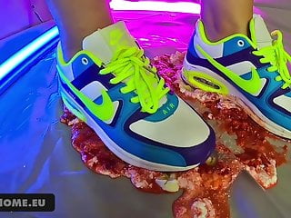 Crash Food Nike&#039;s Fetish - licking sneakers