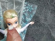 Elsa Frozen figure cum tribute