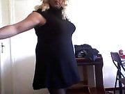 PANTYHOSE ON: SHOWING AND DANCING AT HOME