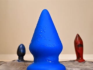 The first time I take my biggest plug! Extreme 4&#039; wide blue anal plug insertion