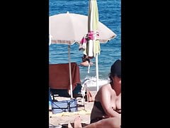 Voyeur a la plage (159) - Topless big boobs Mom on beach