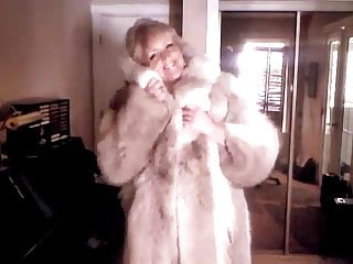 Showing off, Sexy Blonde, Show off, Fur Coat