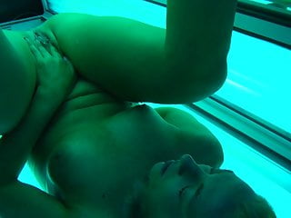 Tans, Tanning Bed, Pee, Tanned