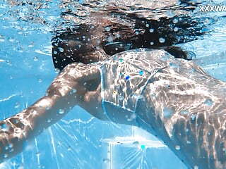 Water, Females, Brunette, Swimming