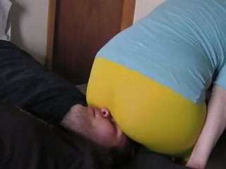 Smothering in yellow leggins...