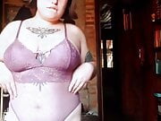 Bbw showing off a great body in lingerie