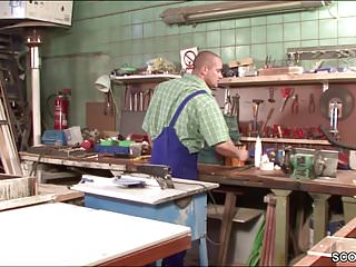 Tochter bekommt ihren ersten Fick vom Stief-Vater - Bild 1