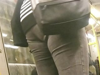 Reife Frau mit sexy Arsch in Jeans