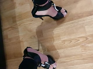 Cumming in platform heels...