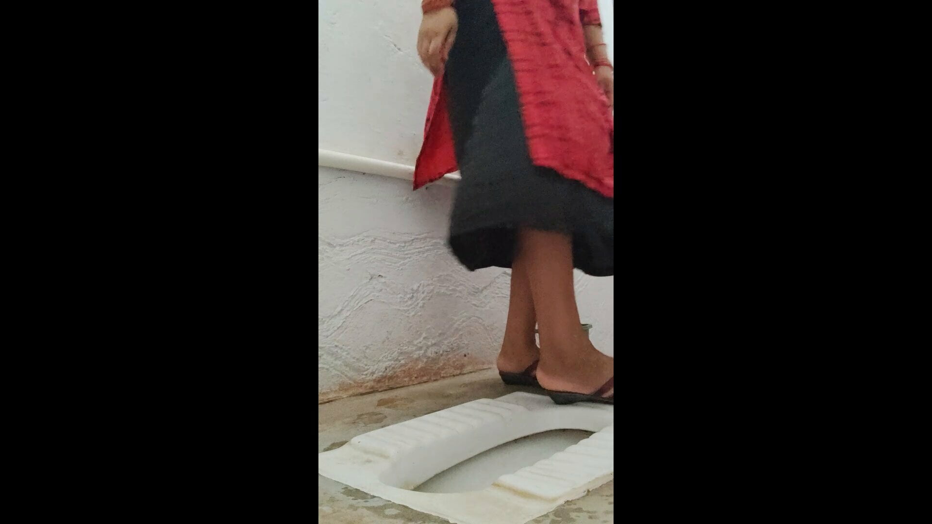 Desi Indian Girlfriend Bathroom Cam Pissing Compilation Video 
