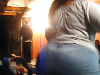 Big girls love to twerk them fat sexy asses!Pre