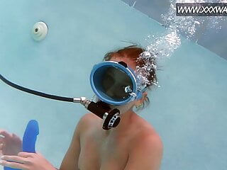  video: Minnie Manga beautiful underwater pornstar