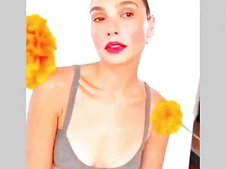 Gal Gadot - funny Photoshooting fail Bloobers 