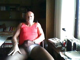 wanking on front of active webcam