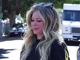 Avril Lavigne Skateboarding...