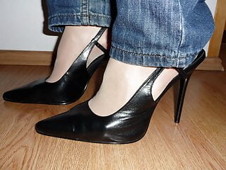 High heels, pantyhose, cum in shoes