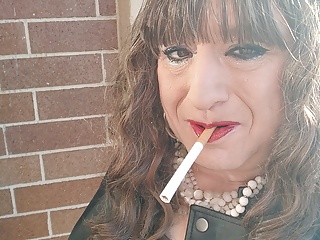 Samantha100s is at it again, having a cigarette and talking about some of her experiences