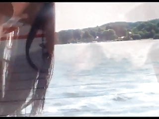 Nutte pisst auf einem Boot am Starnberger See! - Bild 10