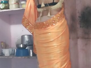 Me bhabhi ki kamar me aai...