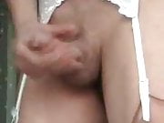 Masturbandome en lenceria.