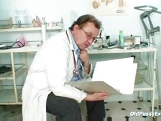 Gyno Doctor Speculum Examines Very Old Mature Puss Porno Und Sex Videos Ber Deutsche Hei E Frauen