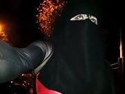 dans la rue en niqab