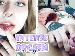  INTENSE ORGASM! She does it again!