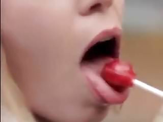 Sucking blowpop