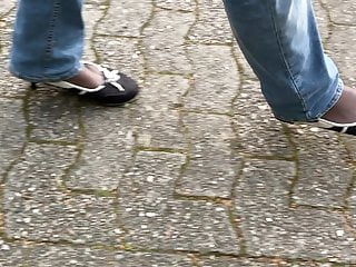  video: Walk in low Heels and black Nylon
