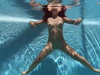 Puzan bruhova sexy underwater submerged teen...