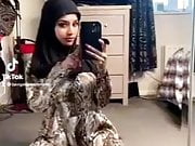 Tiktok Hijab Bitch does naked Challenge