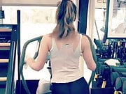 Kate Beckinsale working out, from behind. 