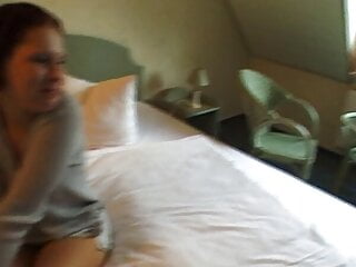 Versautes teen alleine zu Hause gefilmt  - Bild 2